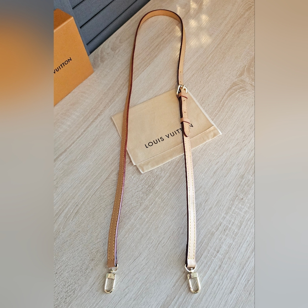 Louis Vuitton Brown Leather Belt with Gold Buckle - Picture 3 of 7